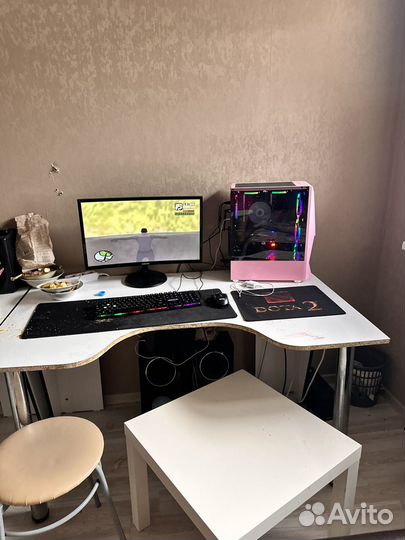Компьютерный стол