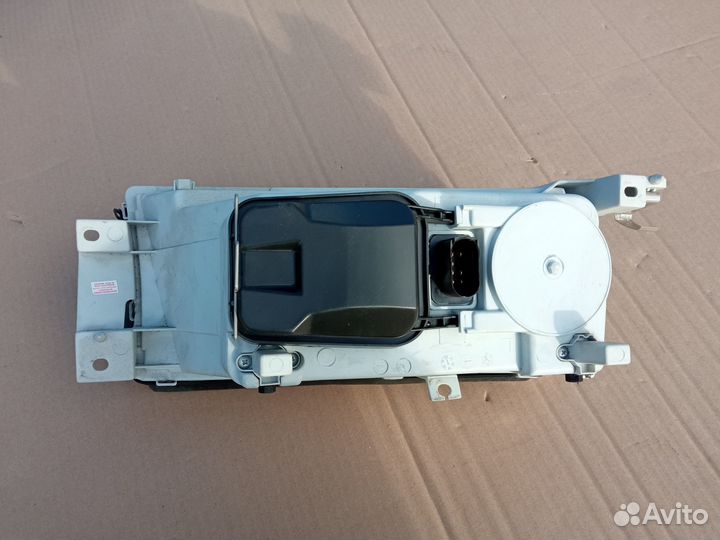 Фара передняя левая Skoda Octavia