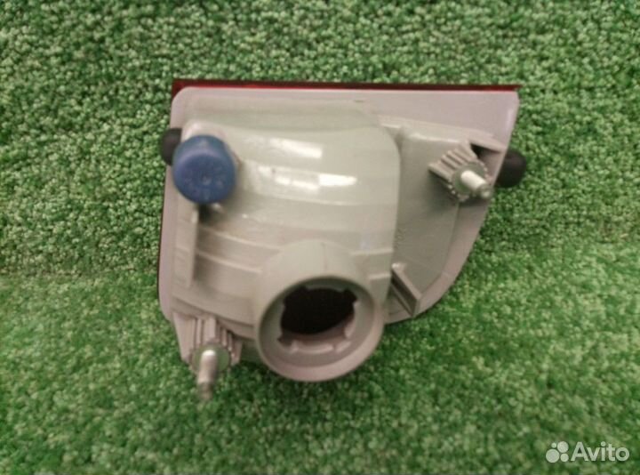 Фонарь в бампер правый Toyota Land Cruiser 200