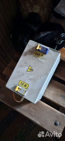 Преобразователь напряжения 220на12 ухл4