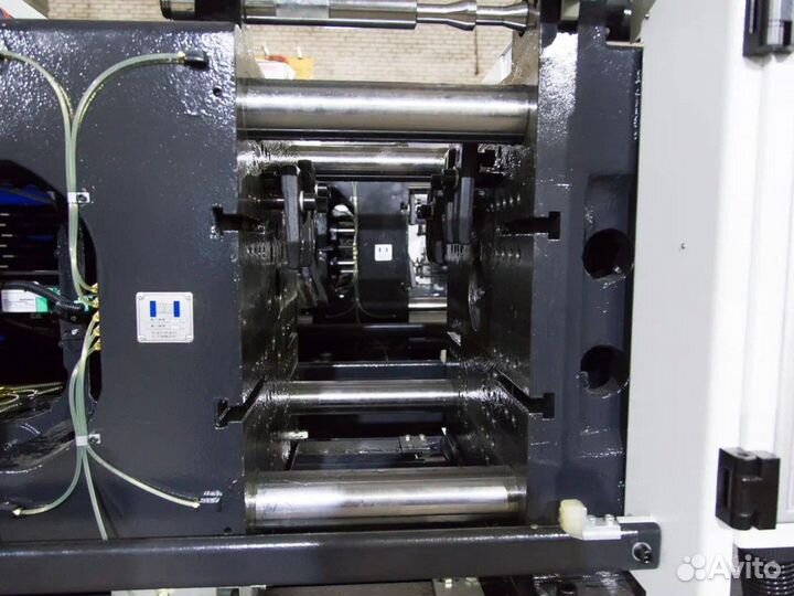 Teрмoпластавтомат горизонтальный 170 тонн