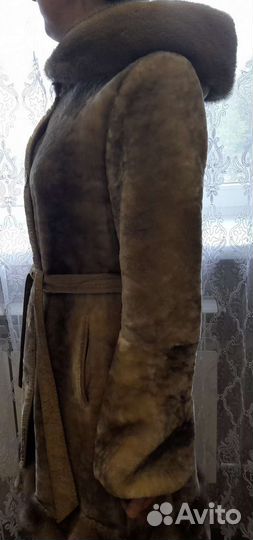 Шуба мутоновая с капюшоном