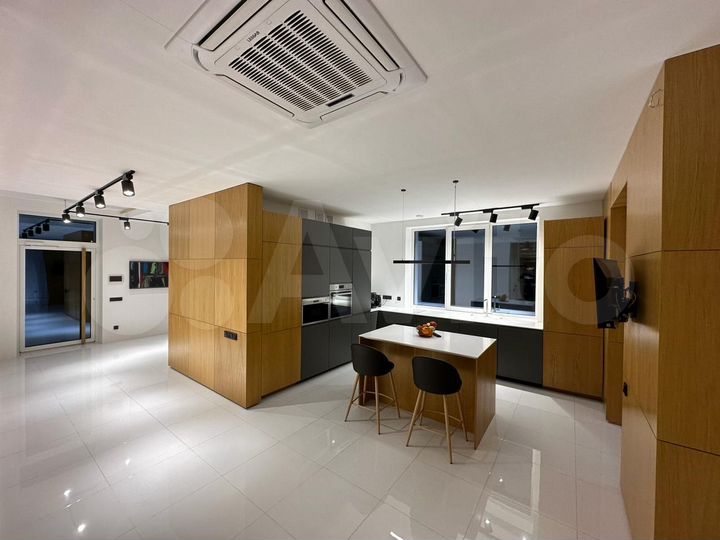 Дом 300 м² на участке 11 сот.