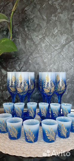 Набор бокалов и рюмок