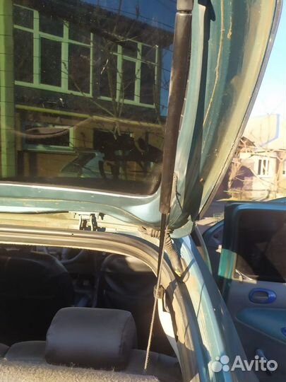 Стойки крышки багажника Peugeot 206