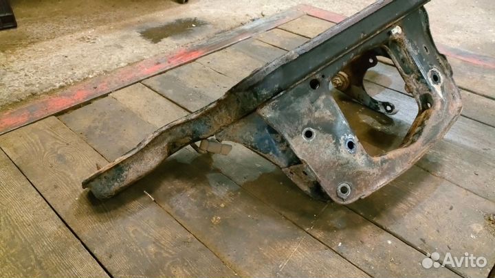 Подрамник задний Форд Эскейп 1