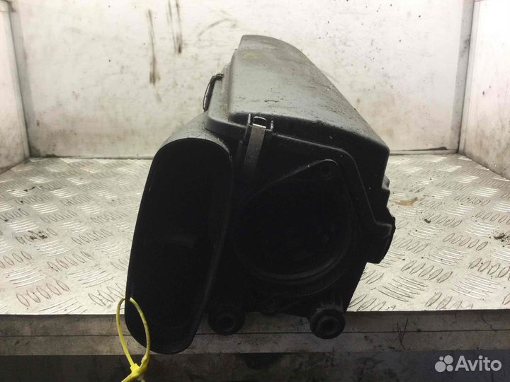 Корпус воздушного фильтра Mercedes C-klasse a64609