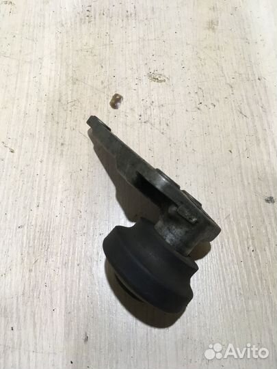 Кронштейн двигателя передний Ауди A6 C5 2.8 AMX