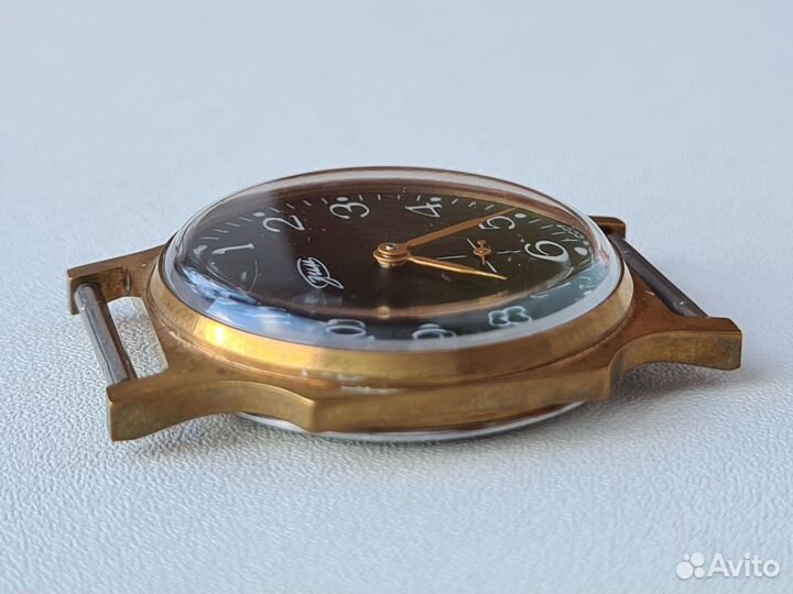 Часы СССР зим 2602. Тёмно-зелёный циферблат