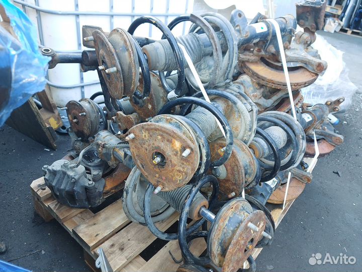 Стойки передние в сборе Hyundai Grand Starex