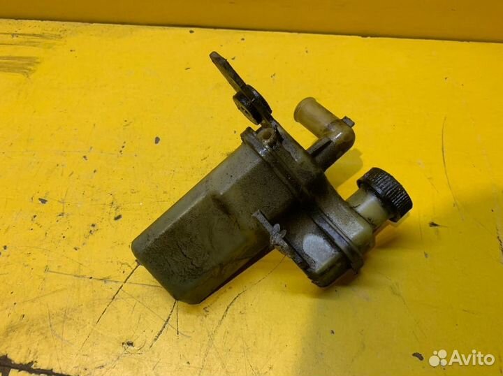 Бачок гур Mazda 3 2006–2009