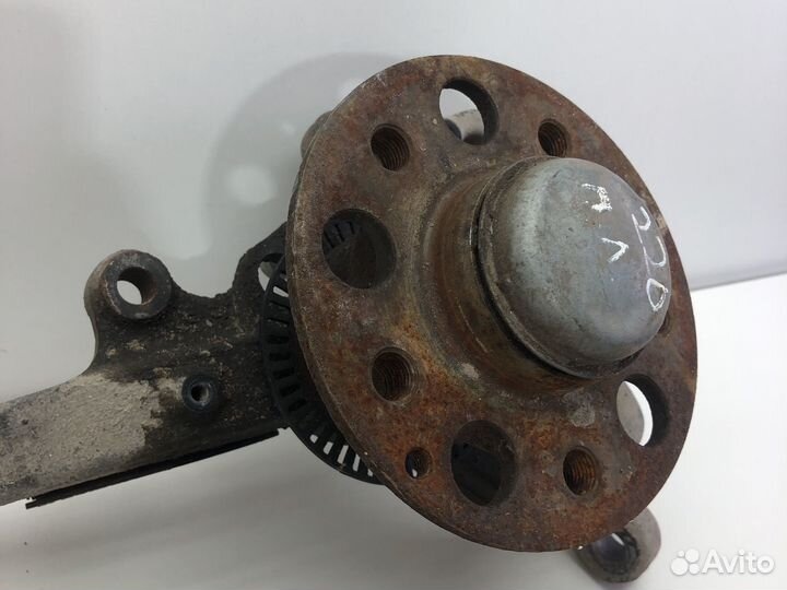 Передний левый поворотный кулак Мерседес w220