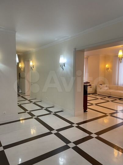 3-к. квартира, 180 м², 2/5 эт.