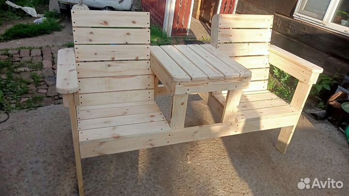 Скамейка со столиком