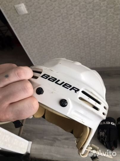 Хоккейный шлем