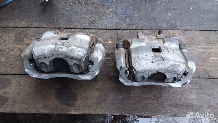 Суппорт передний Nissan Teana J31