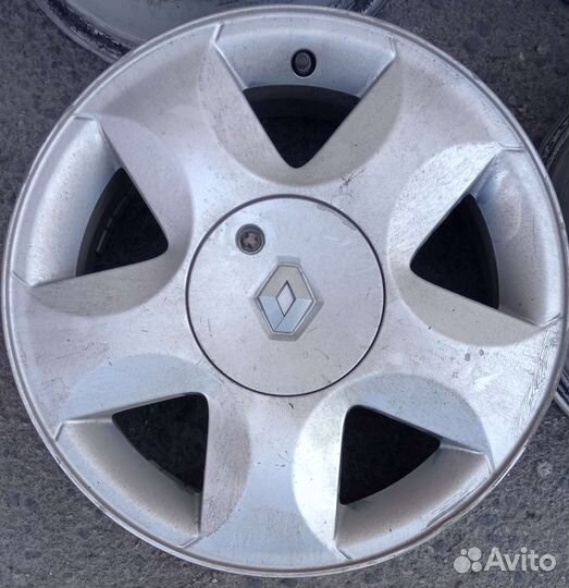 Литые диски R15 на Renault Sandero