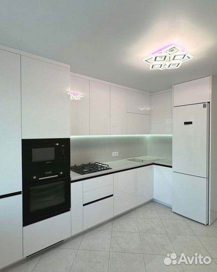 Модульная кухня с подсветкой