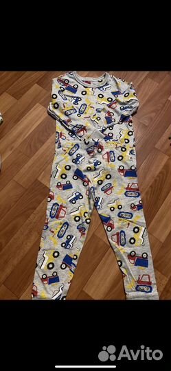 Пакет с детскими вещами