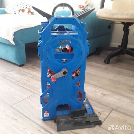 Hot wheels мега гараж