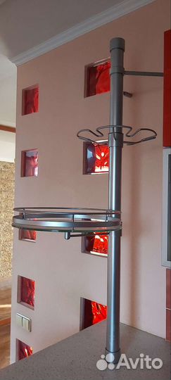 Для барной стойки полка для фужеров и корзина