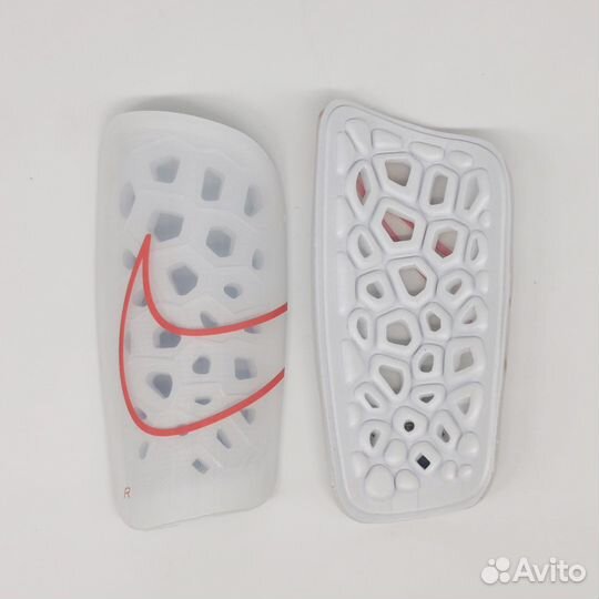 Футбольные щитки