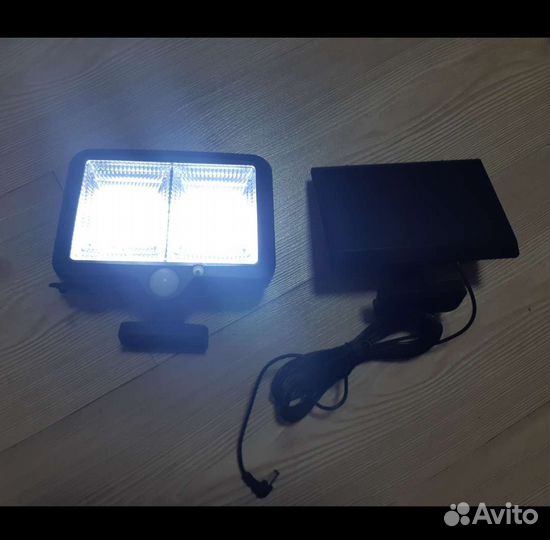 Мощный солнечный прожектор с датчиком движения