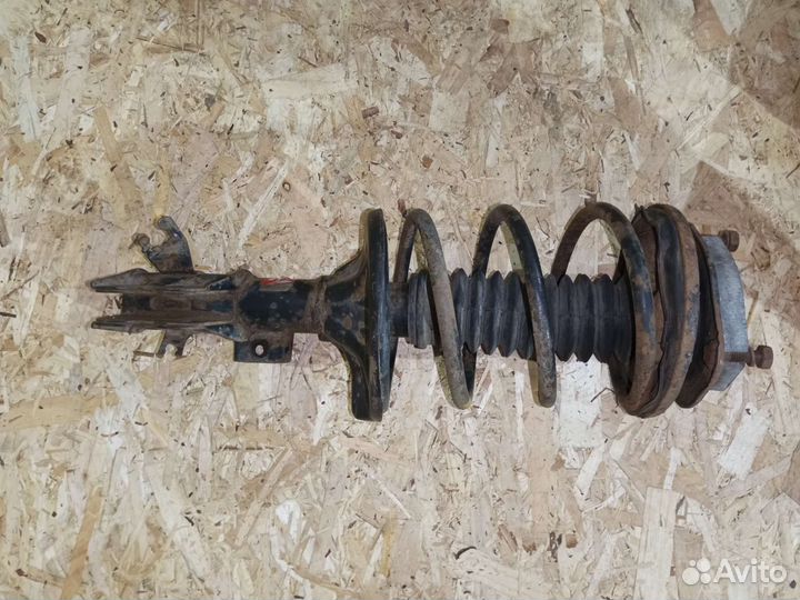 Стойка амортизатора Mitsubishi carisma (каризма)