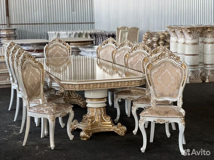 Стол и стулья