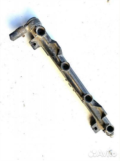 Рампа топливная Volkswagen Golf 5