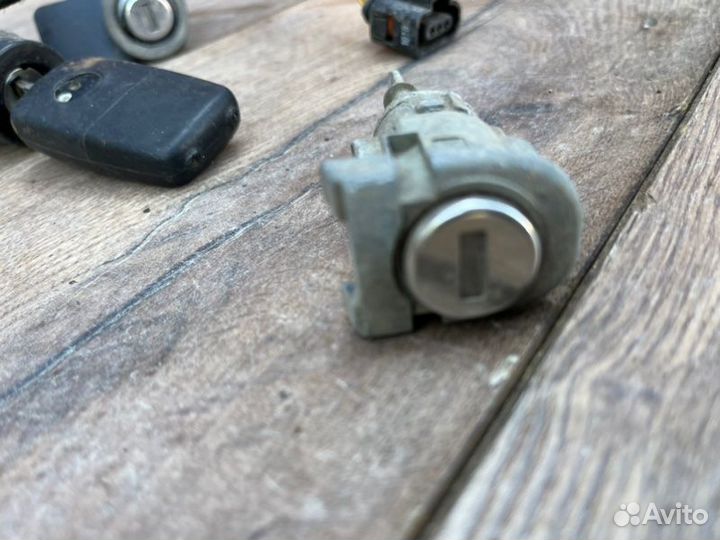Замок зажигания Volkswagen Passat B5 2.0 2001