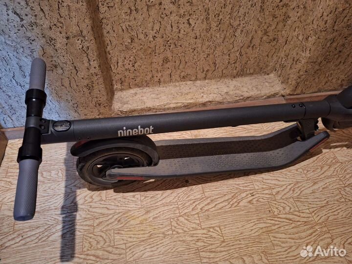 Ninebot Kickscooter E22 by Segway