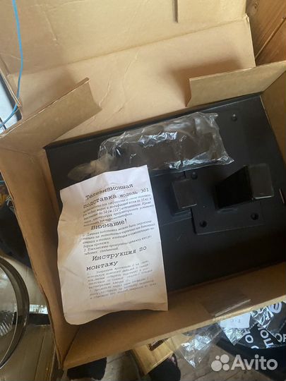 Настенная подставка для телевизора