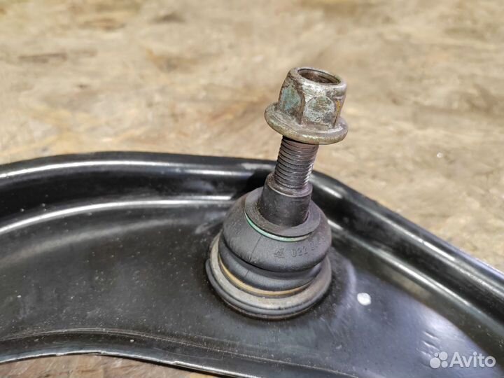 Рычаг передний правый Volkswagen Amarok рест. 2018