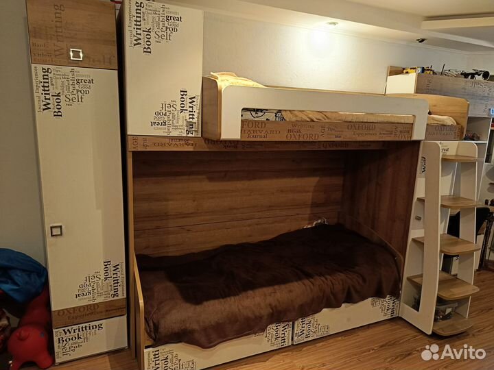 Двухъярусная кровать