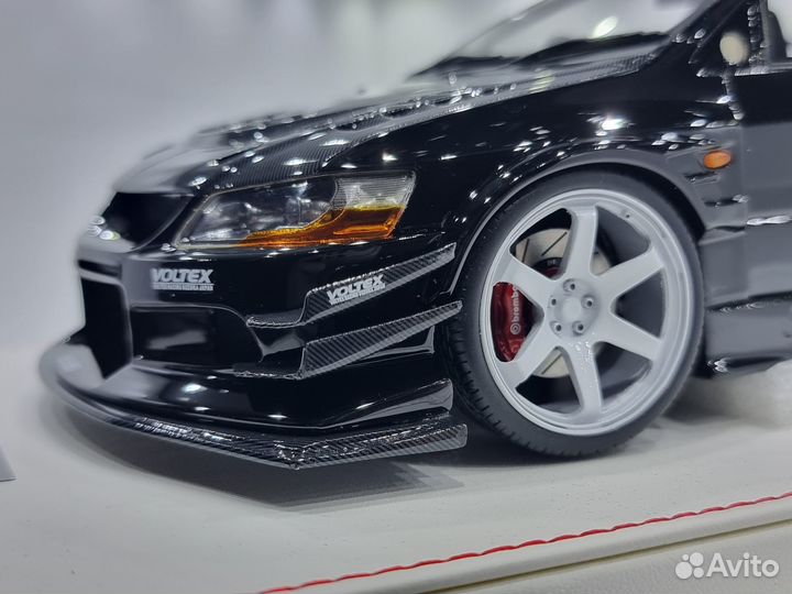 Модель Mitsubishi EVO 9 Voltex 1:18 OneModel