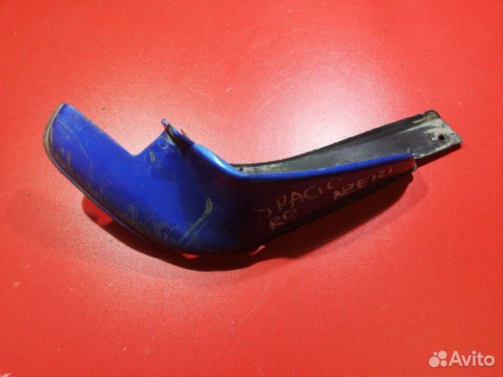 Брызговик передний правый Toyota Corolla Spacio