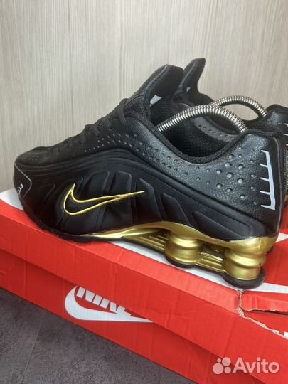 Кроссовки nike shox r4 black golden 42