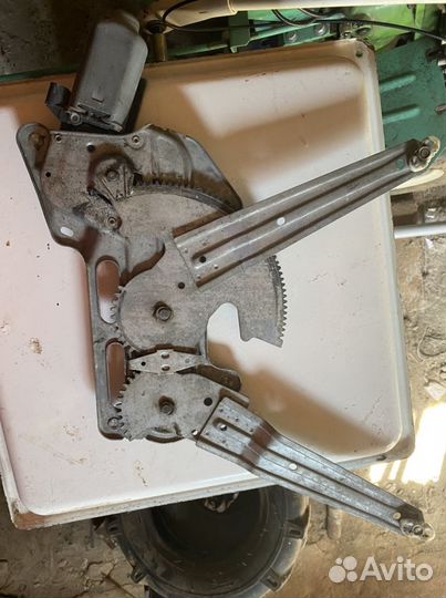 Левый стеклоподъемник renault safrane