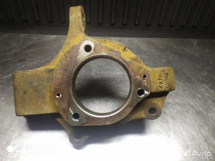 Цапфа (кулак поворотный) правая Ssangyong Kyron