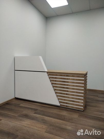 Стойка ресепшн белая