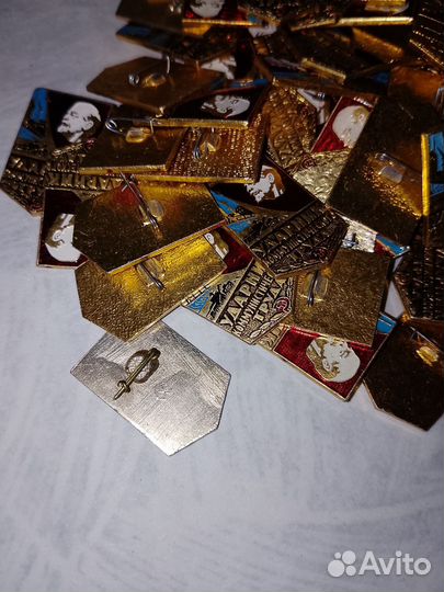 Значок ударник коммунистического труда