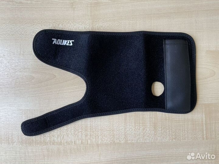 Ортез (бандаж) на лучезапястный сустав на руку