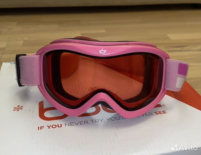 Горнолыжные очки и перчатки