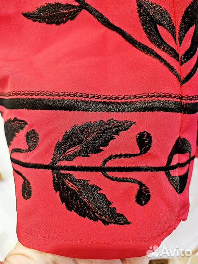 Красное платье