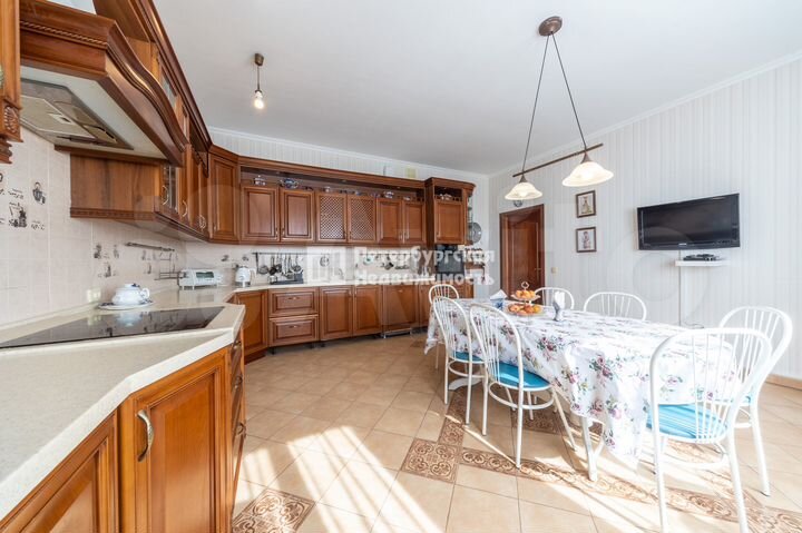 Коттедж 600 м² на участке 20 сот.