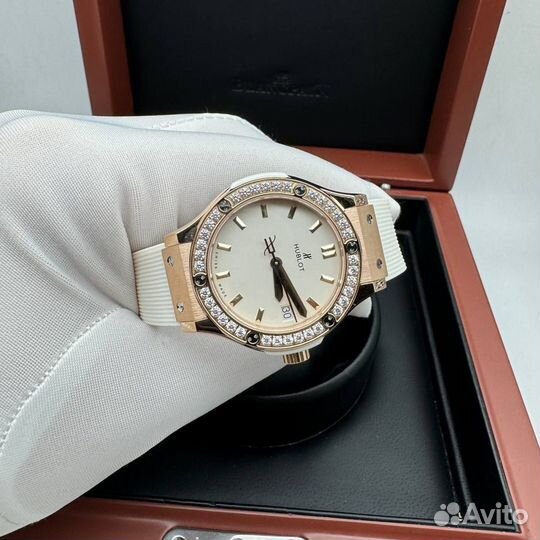 Часы женские Hublot Classic Fusion