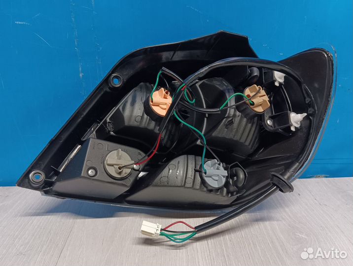 Фонарь левый Mitsubishi Outlander 1 2003-2008