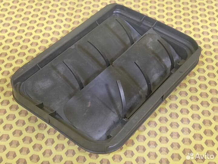 Решетка вентиляционная левая Renault Logan L8 K7M