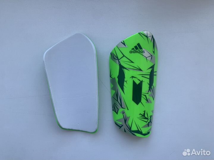 Футбольные щитки